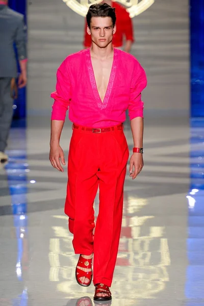 Look 32